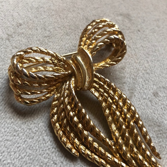 Vintage Angel Braided Rope Texture Gold Brooch - Picture 4 of 10